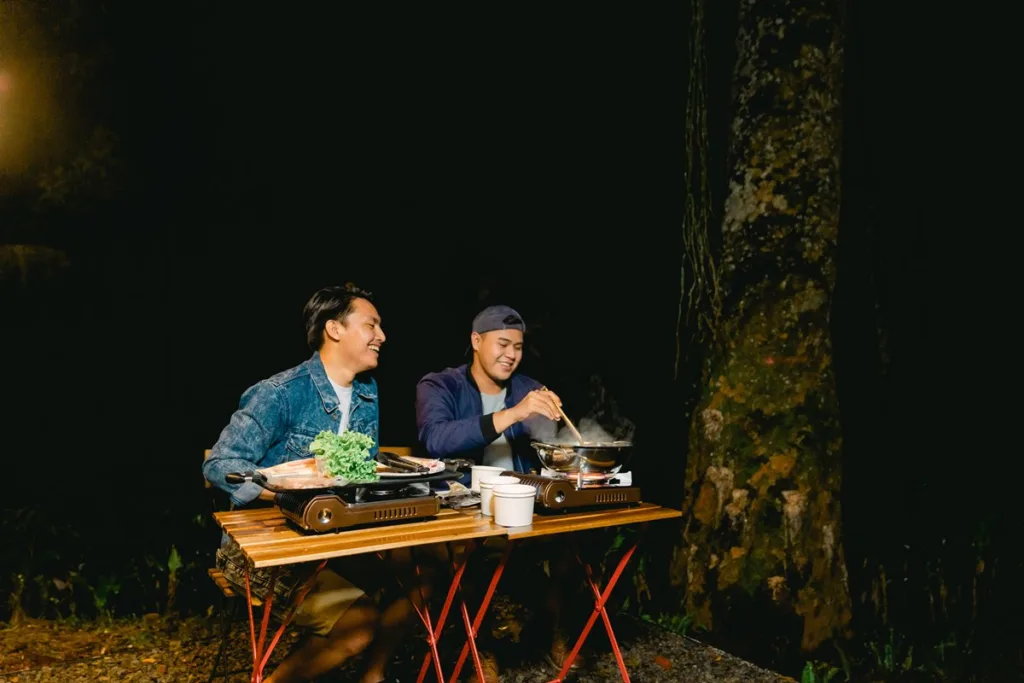 makan malam BBQ di Bobocabin Baturraden Purwokerto