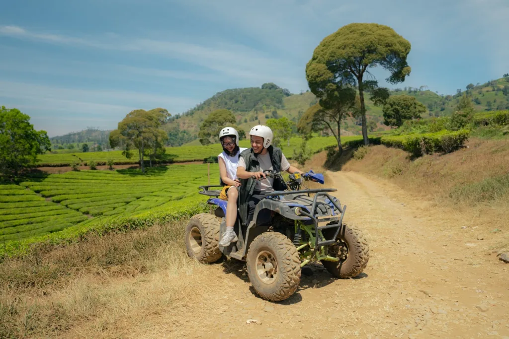 naik ATV di Bobocabin Pengalengan - outbound keluarga