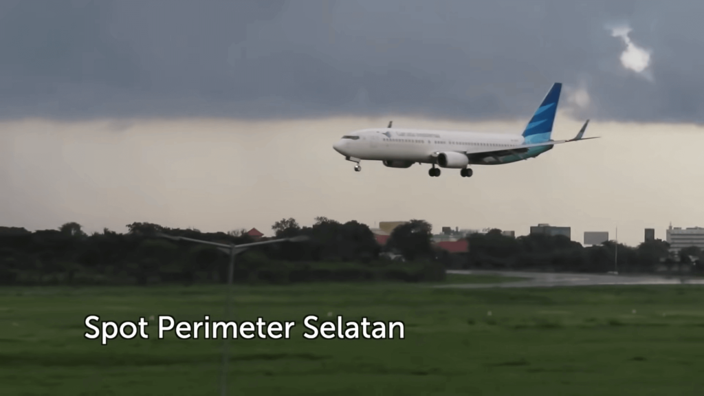 spot perimeter selatan - Plane Spotting Dekat Bandara Soekarno Hatta