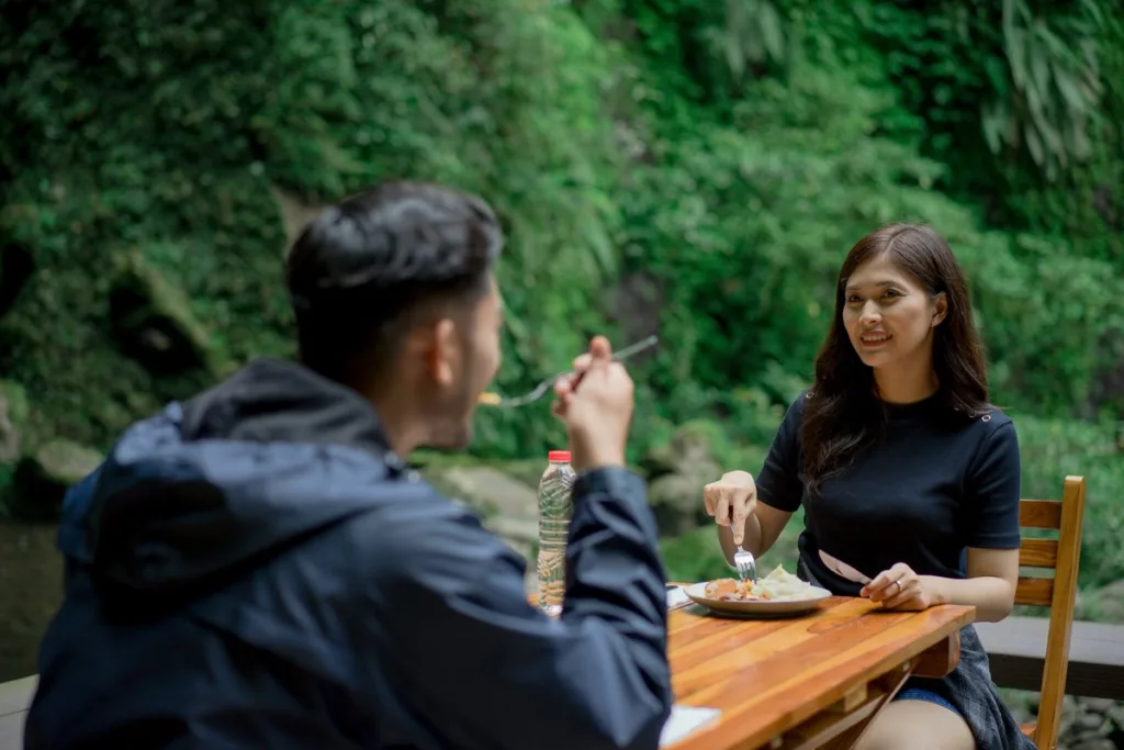 Breakfast by the Waterfall di Curug Tirta Sela - Bobocabin Baturraden