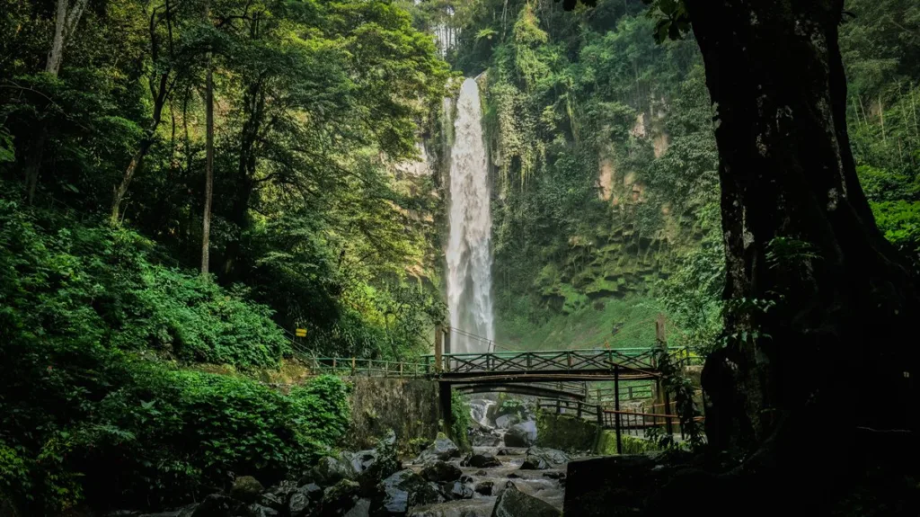 Air Terjun Grojogan Sewu di Karanganyar - Tawangmangu