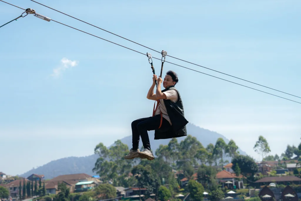 Situ Cileunca - flying fox - tempat Outbound di Lembang