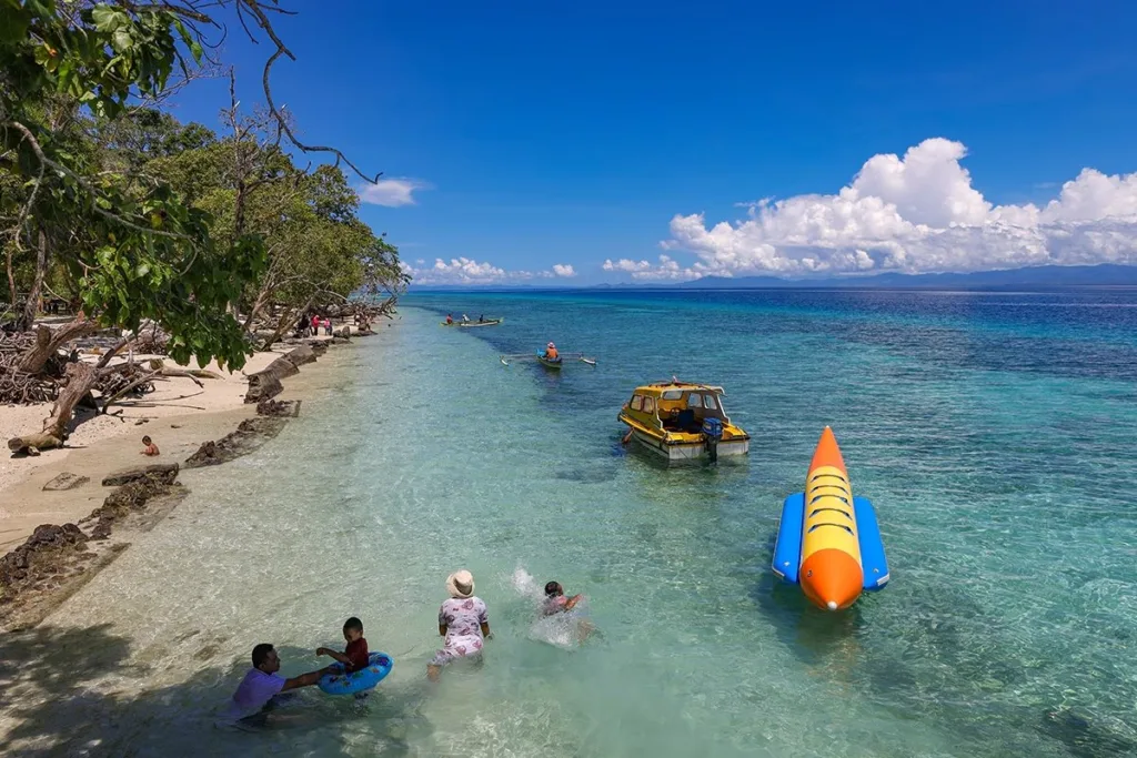 pantai-liang-ambon