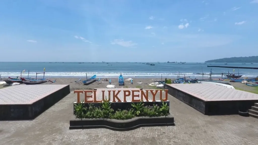 teluk penyu cilacap