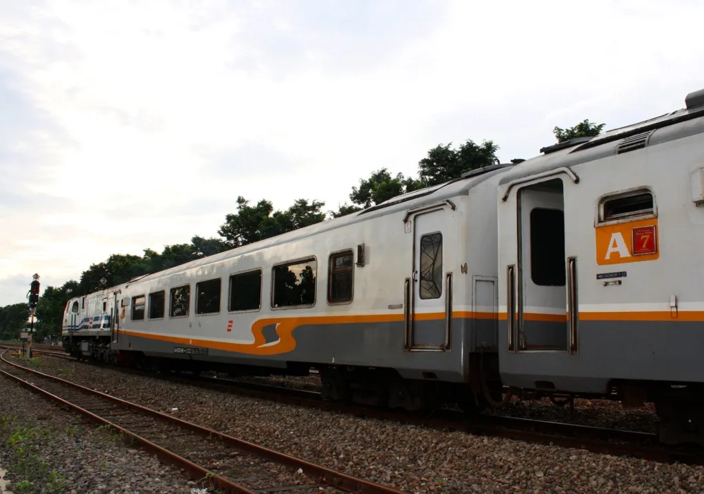 dari jakarta ke semarang berapa jam - naik kereta ke semarang