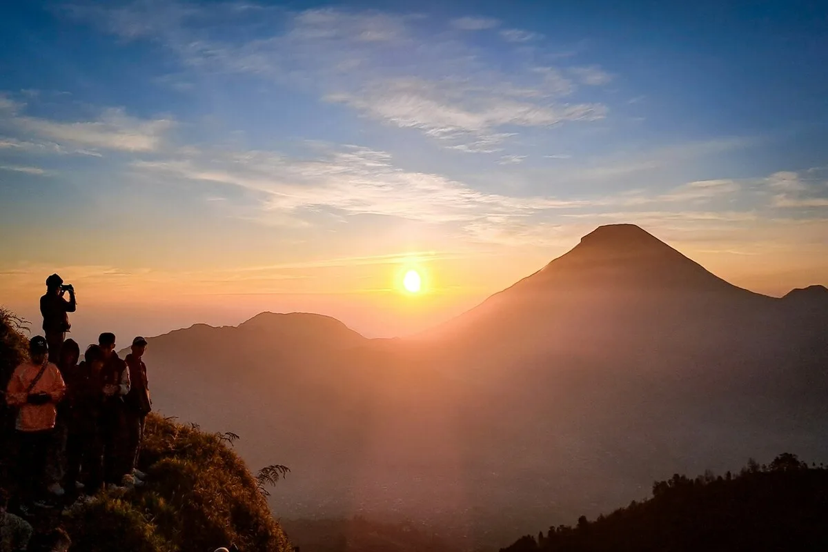 bukit sikunir dieng