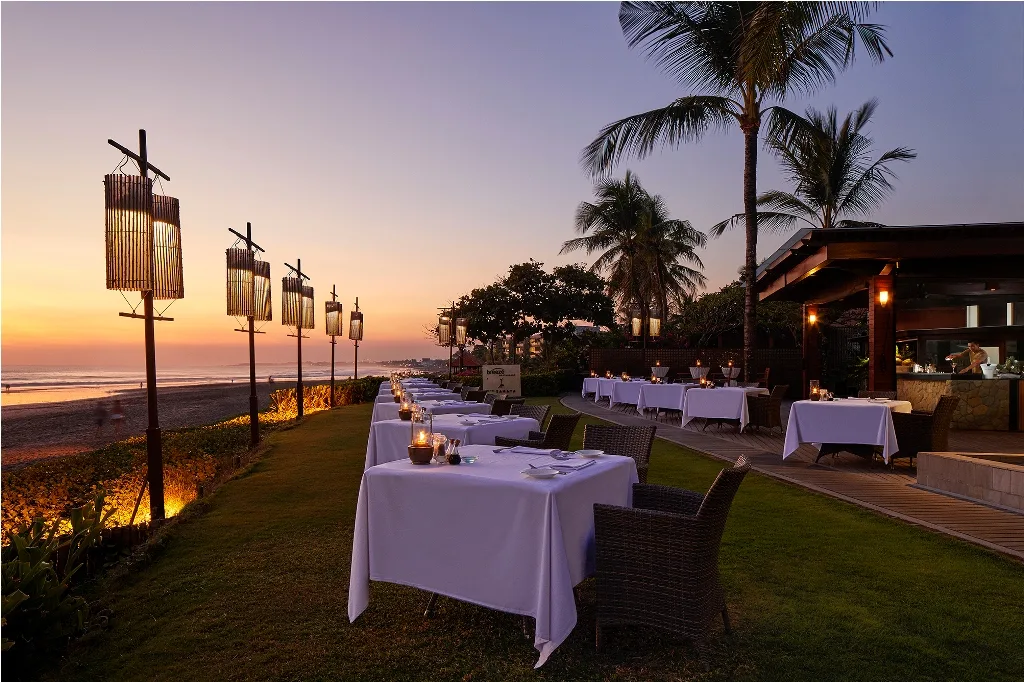 dinner romantis di pantai