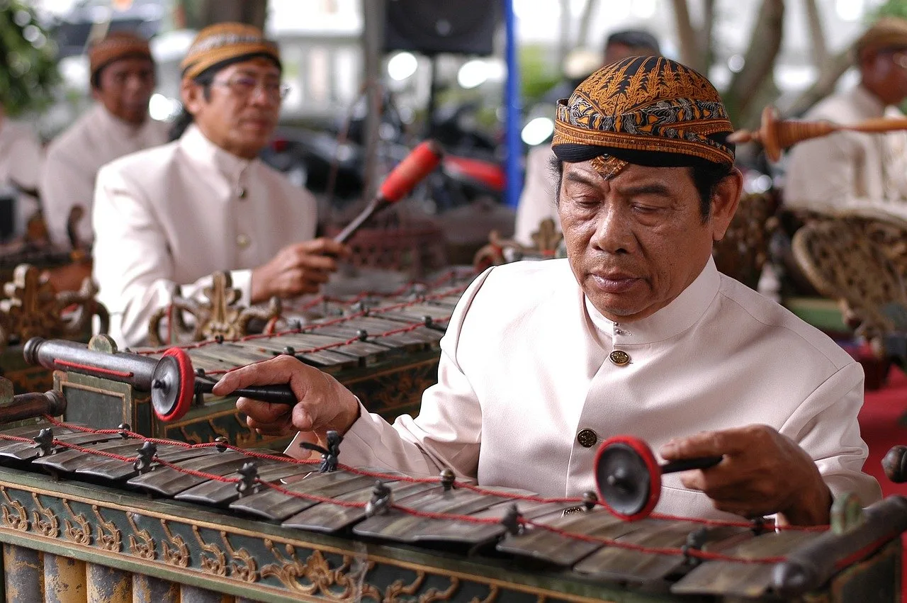 gamelan, alat musik jawa timur, alat musik jawa tengah