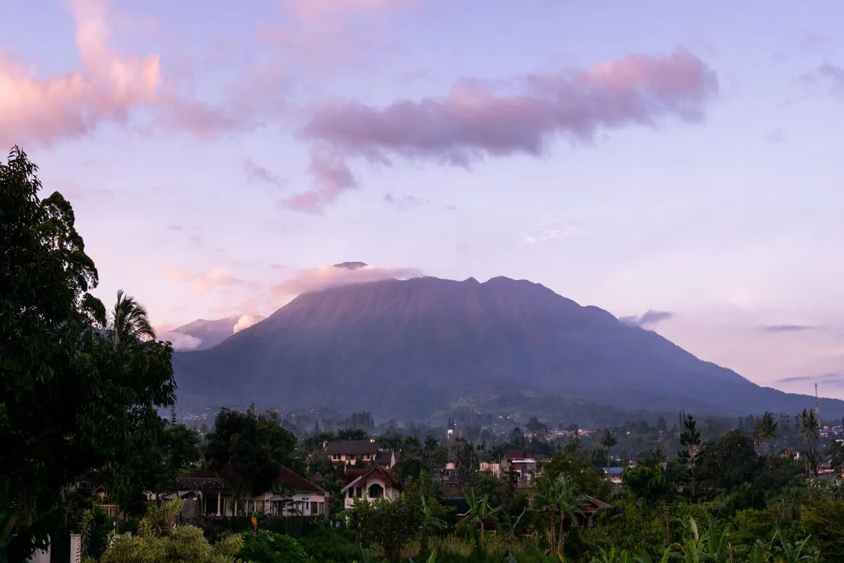 gunung tertinggi di indonesia, puncak mandala