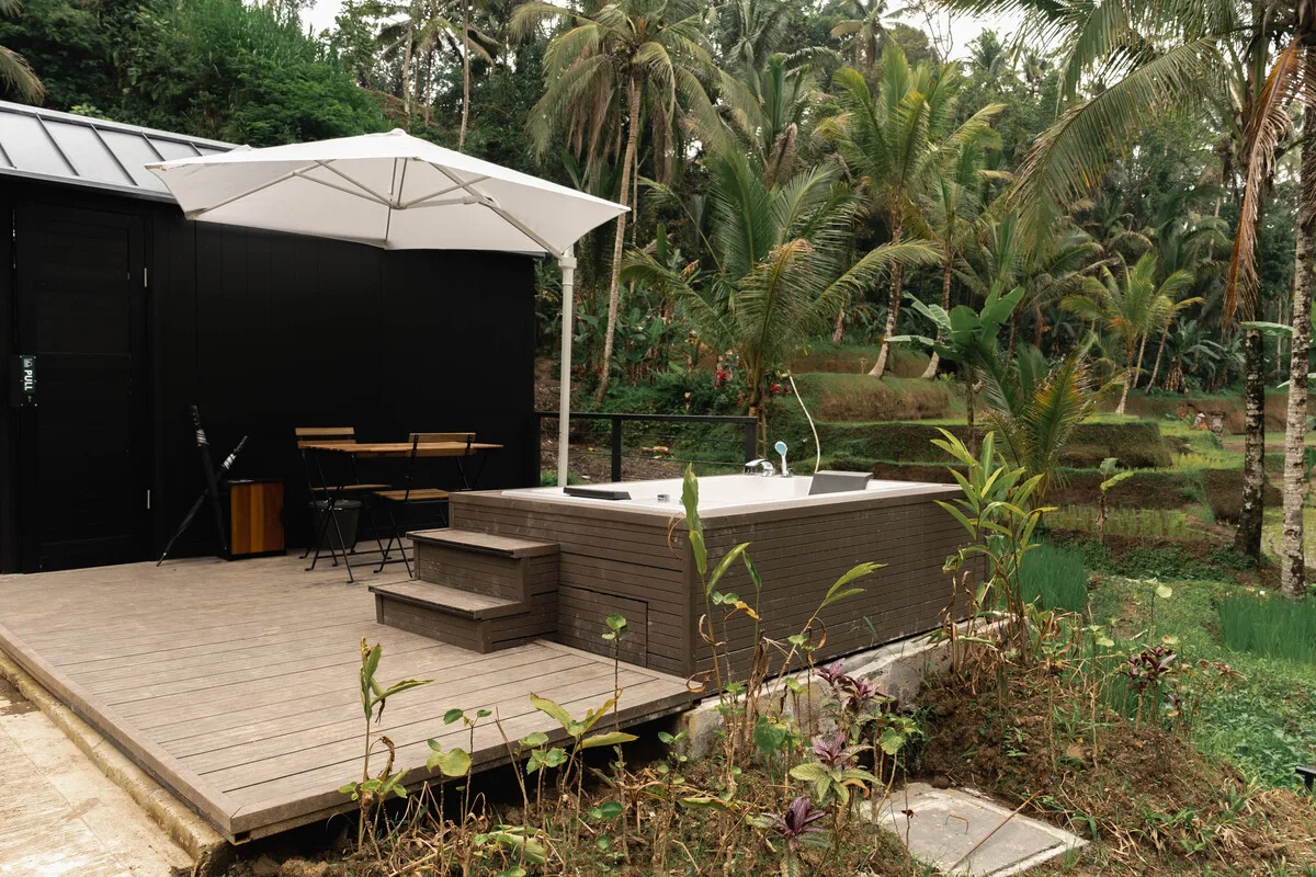 Bobocabin Ubud hot tub