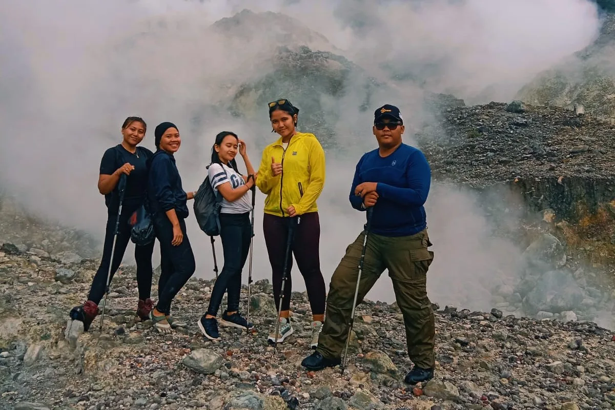 kawah ratu gunung salak