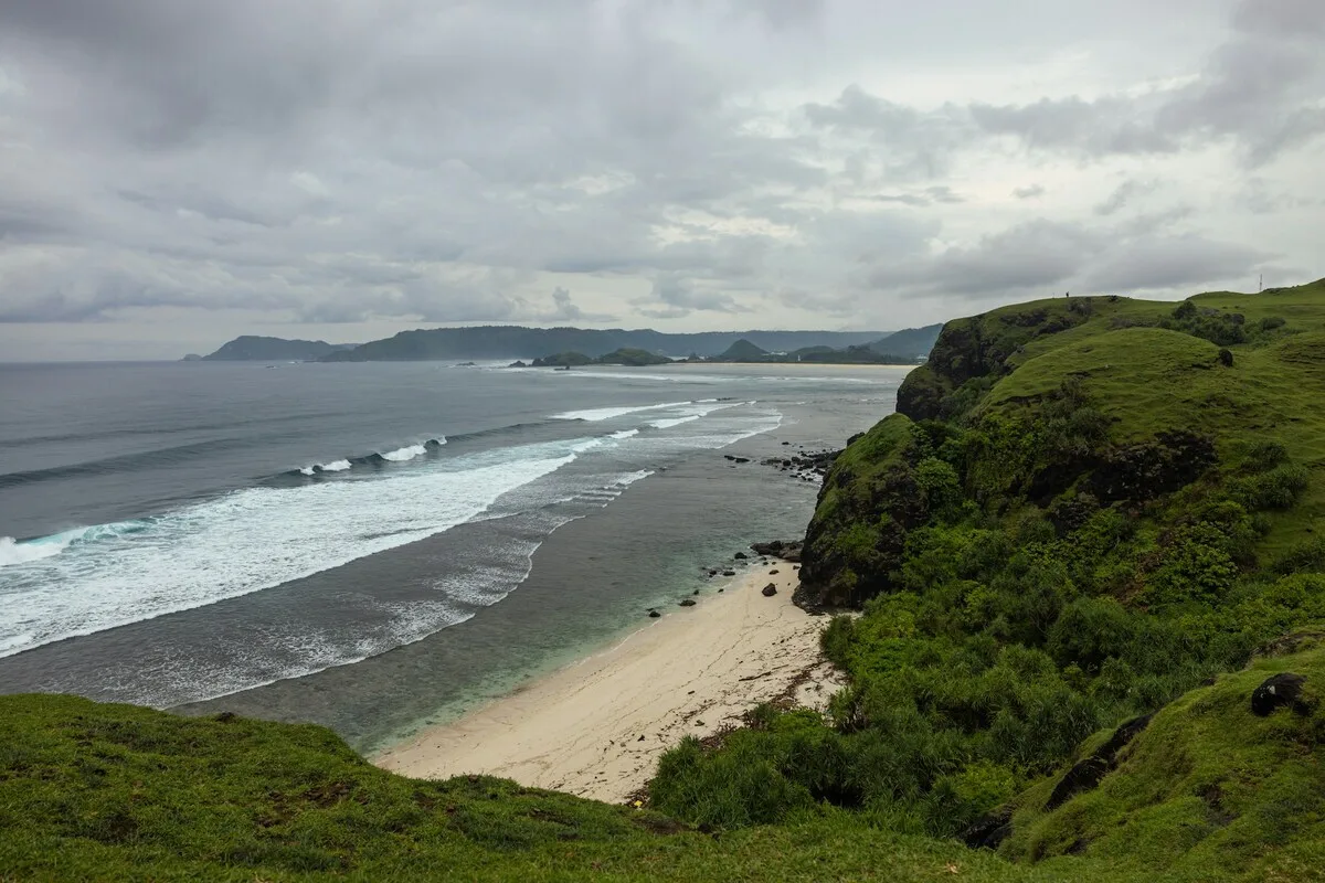 pantai tanjung aan, bukit merese lombok