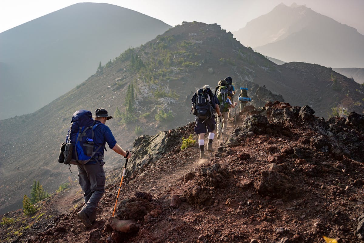 hiking, mendaki gunung, puncak basundara