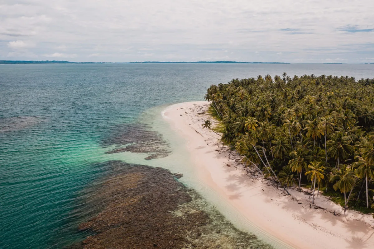 pantai nihiwatu