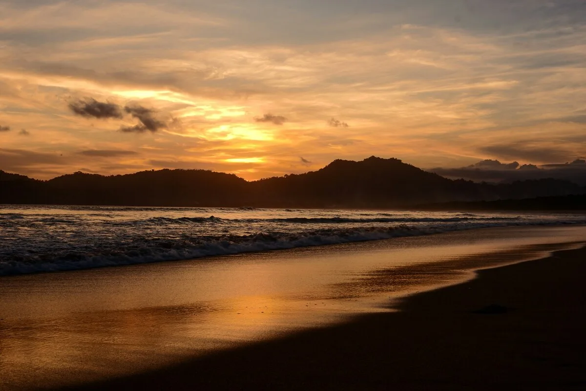 pantai pulau merah, red island beach banyuwangi