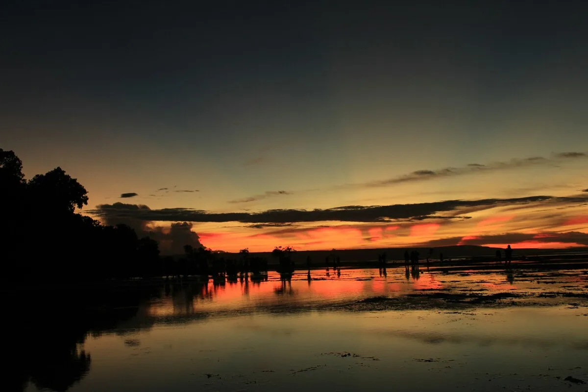 sunset pantai walakiri