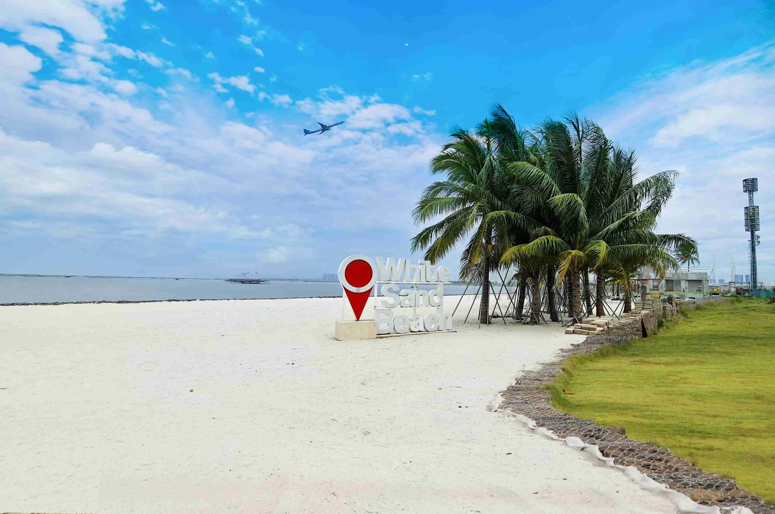 white sand beach pik 2