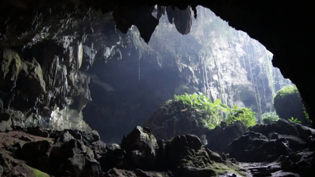 Gua batu cermin labuan bajo
