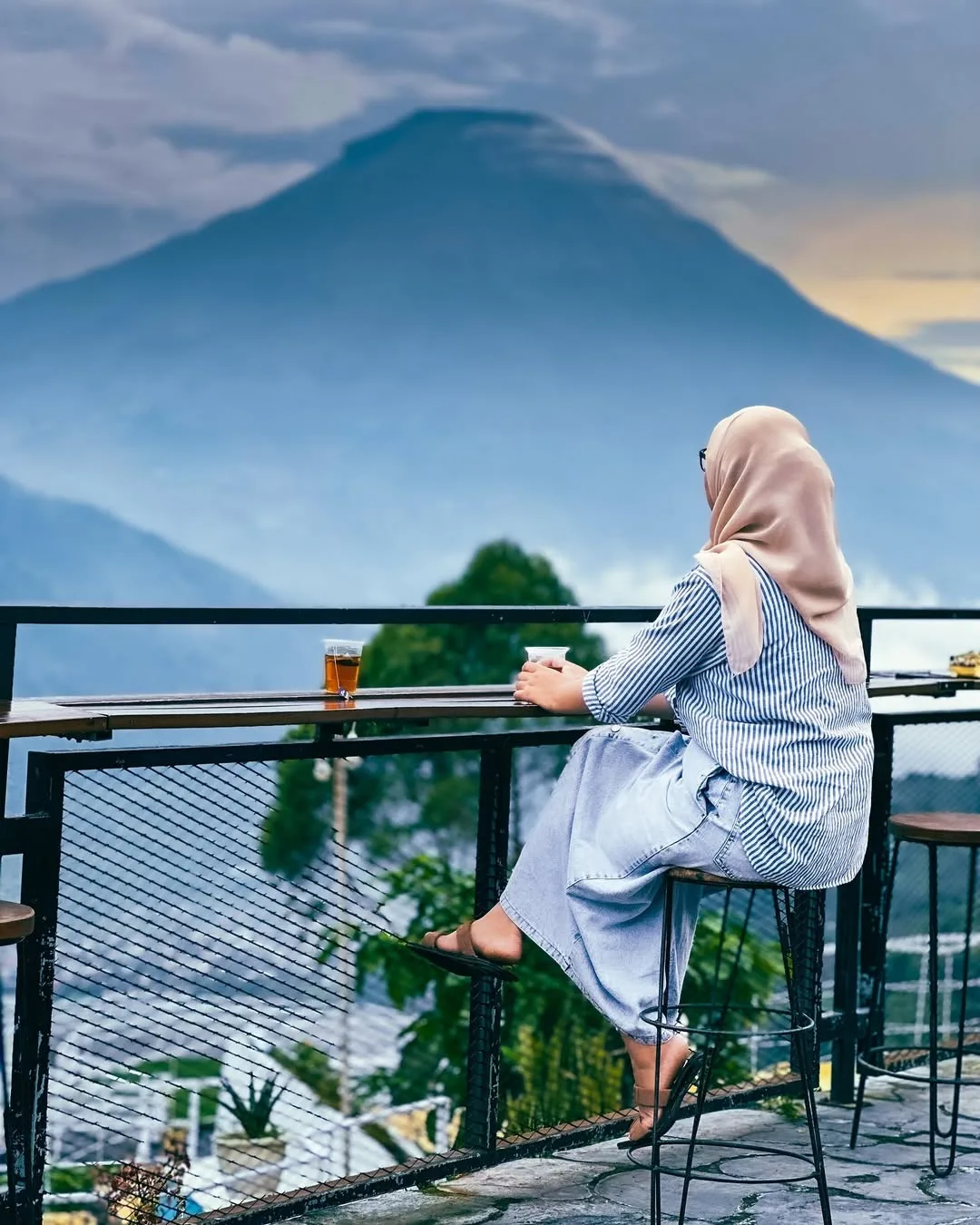 Sunrise di pintu langit