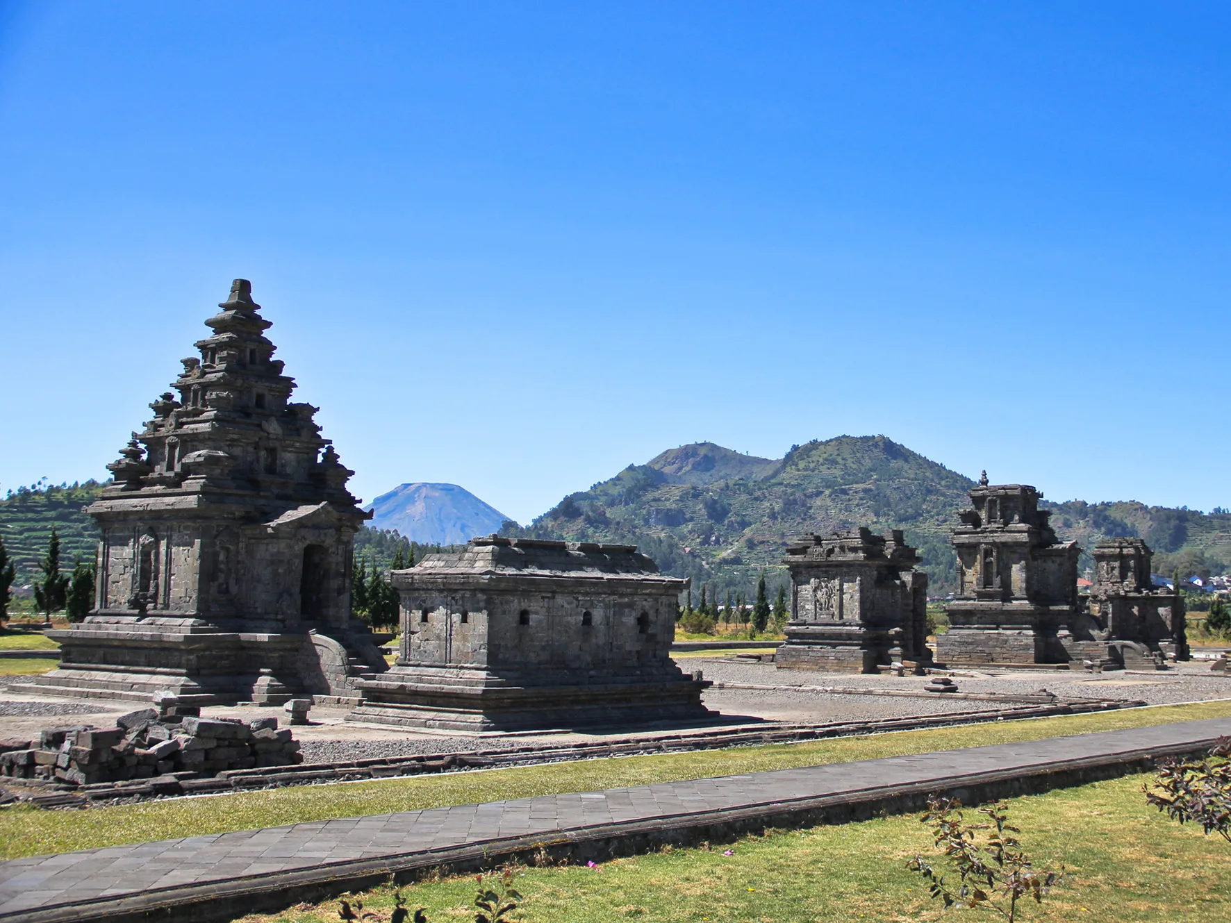 candi arjuna dieng