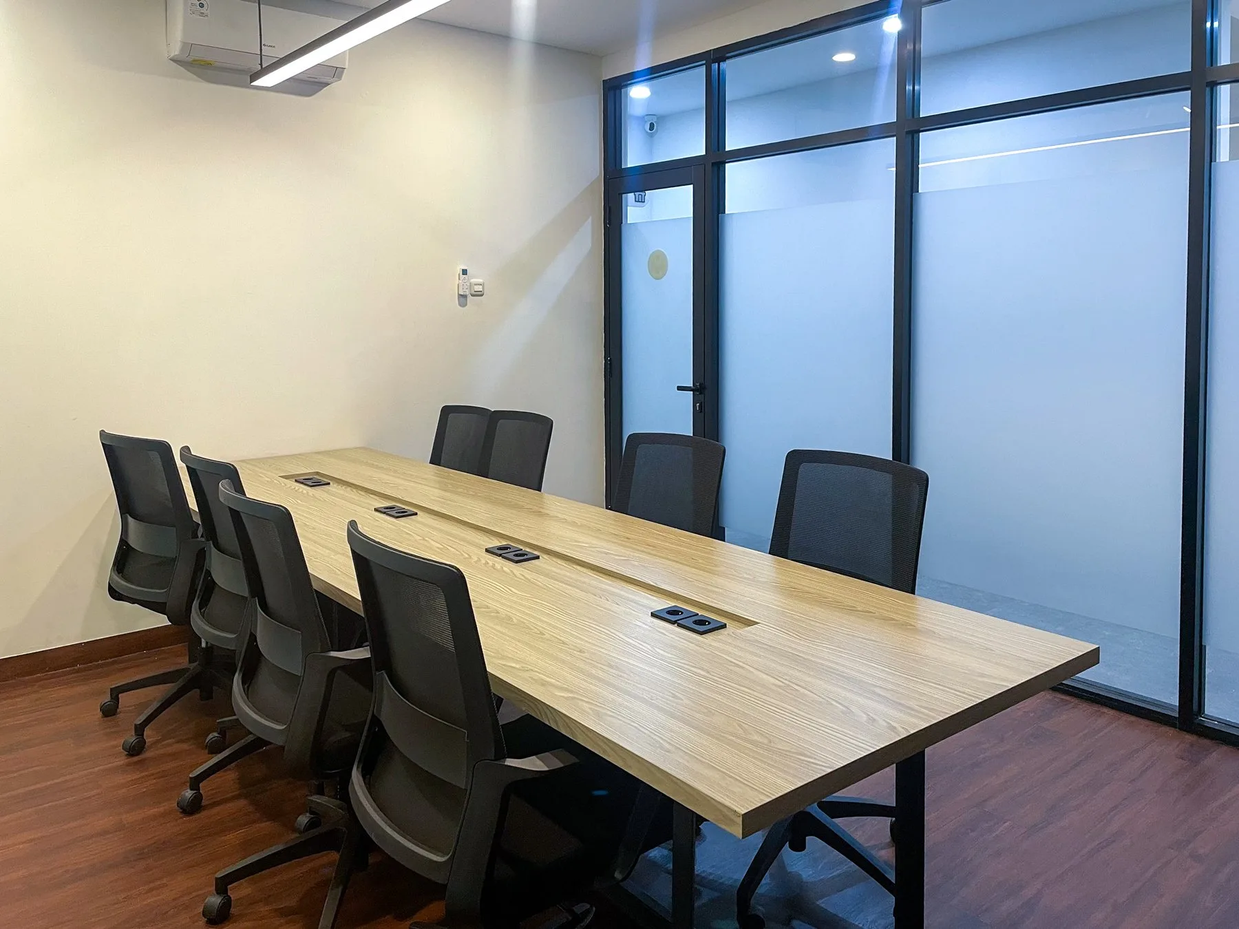 ruang meeting di CRiB Kuningan Jakarta, Cartel in Bobobox (5)