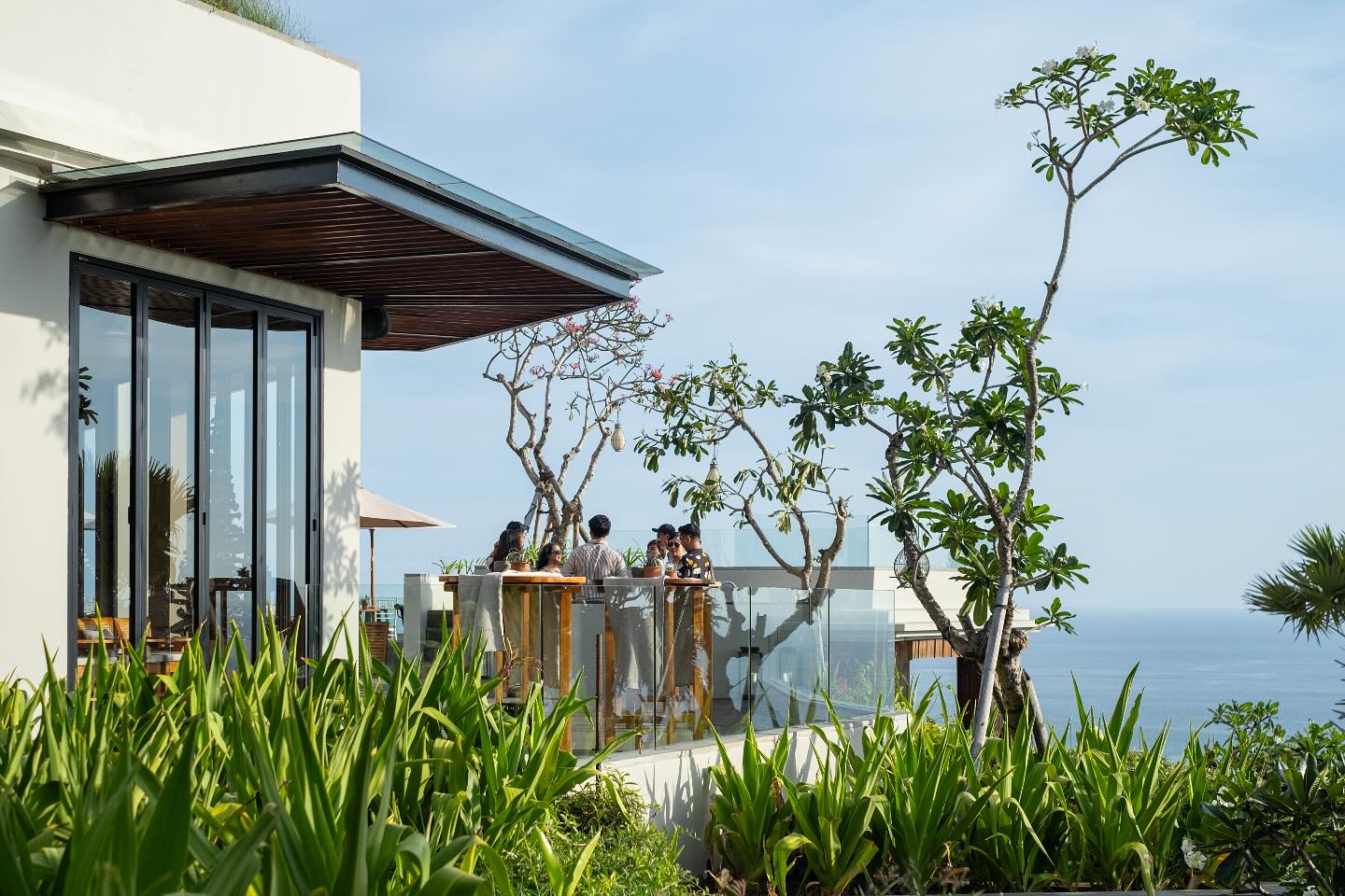 Cliff Bar at Six Senses Uluwatu