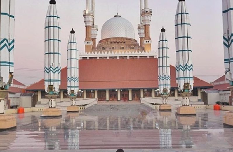 mereview masjid