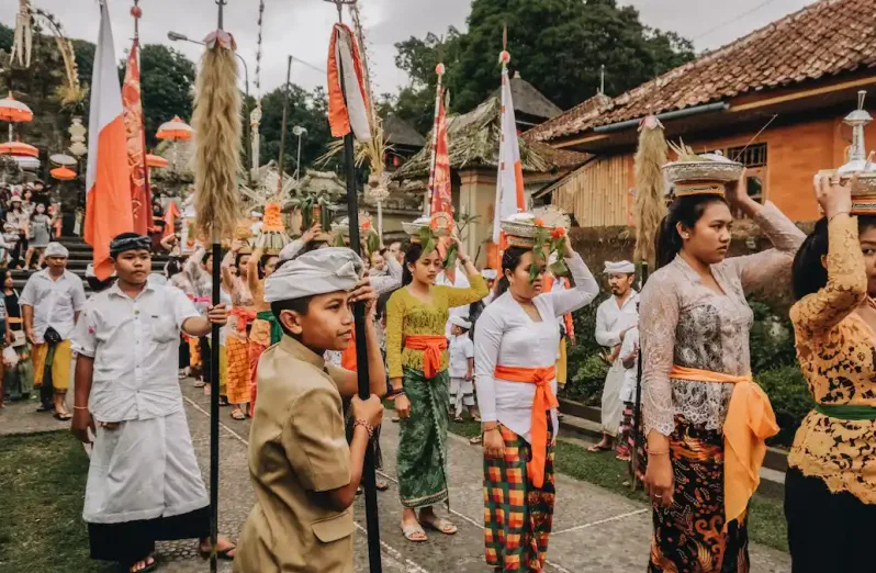 Tutorial Cara Memakai Baju Adat Bali yang Tepat - Makna Baju Adat Bali