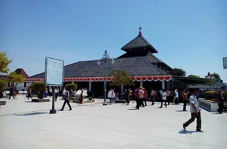 wisata religi ke makam wali songo