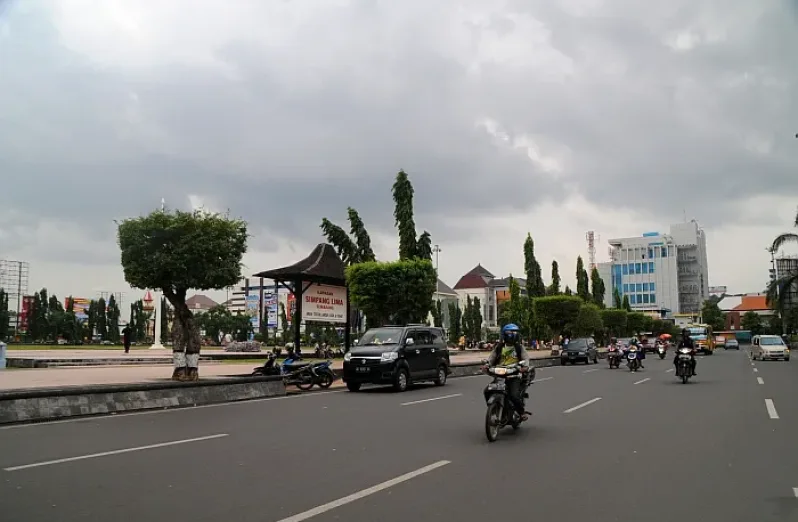 aktivitas seru simpang lima semarang