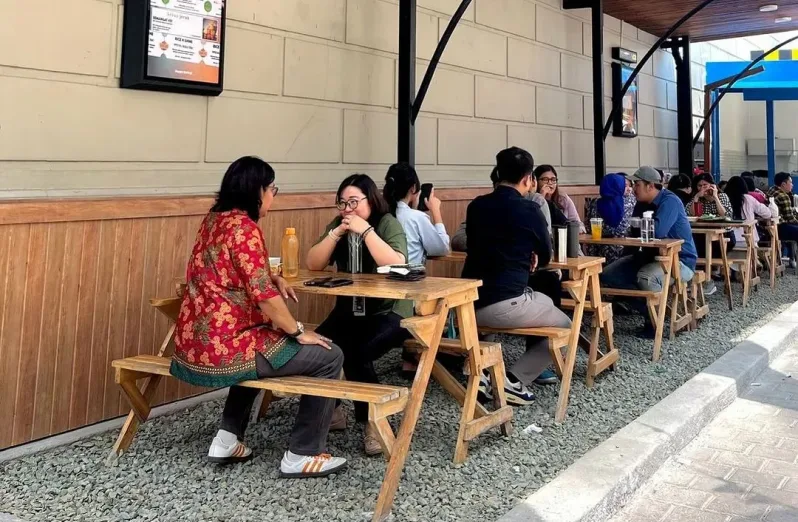 Tempat Makan dan Nongkrong Baru di Chillax