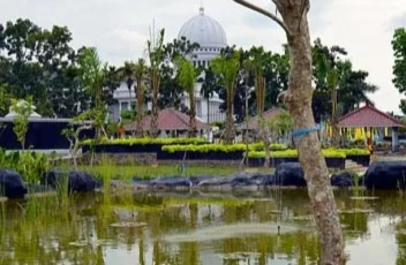 desain taman kota cantik di indonesia