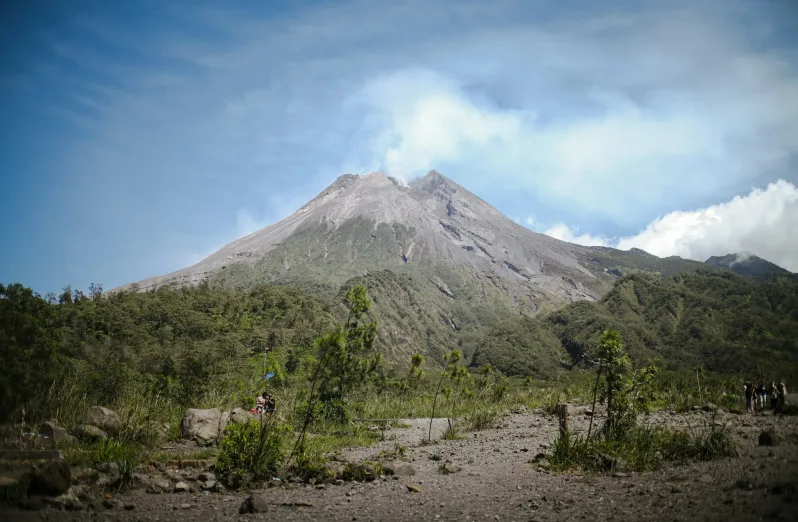 gunung paling angker di indonesia