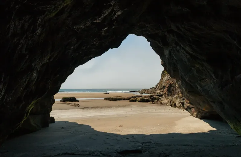 goa kendal pantai madasari