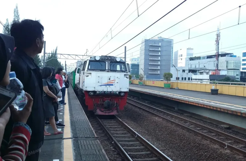 kereta stasiun godangdia