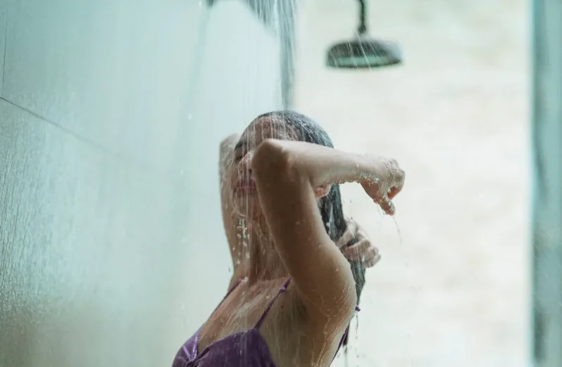 manfaat mandi air dingin