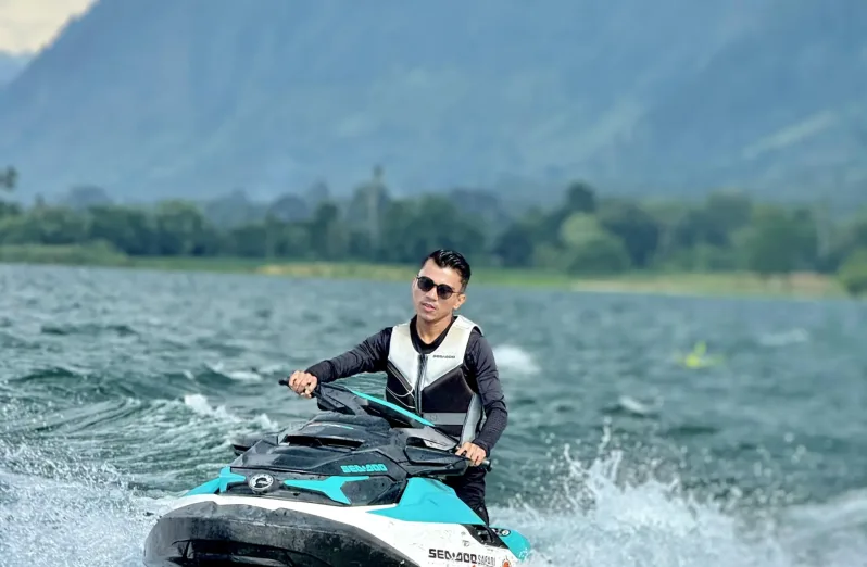 naik jetski di danau toba