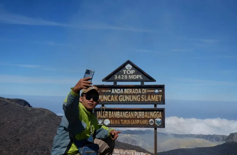 puncak gunung slamet