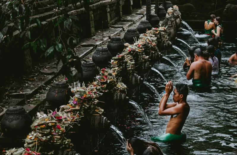 pura tirta empul - Holy Bali Bobocabin Ubud