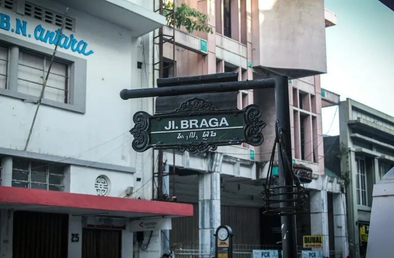 tempat nongkrong di jalan braga bandung