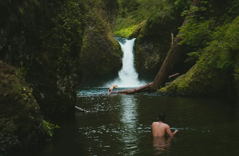 Review Kolam Renang Sasak Panyawangan Gunung Parang