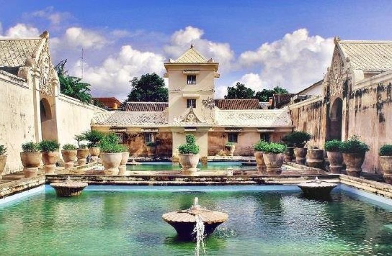 historical places in indonesia taman sari water castle