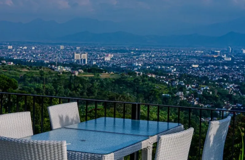 tempat makan di dago atas view bagus