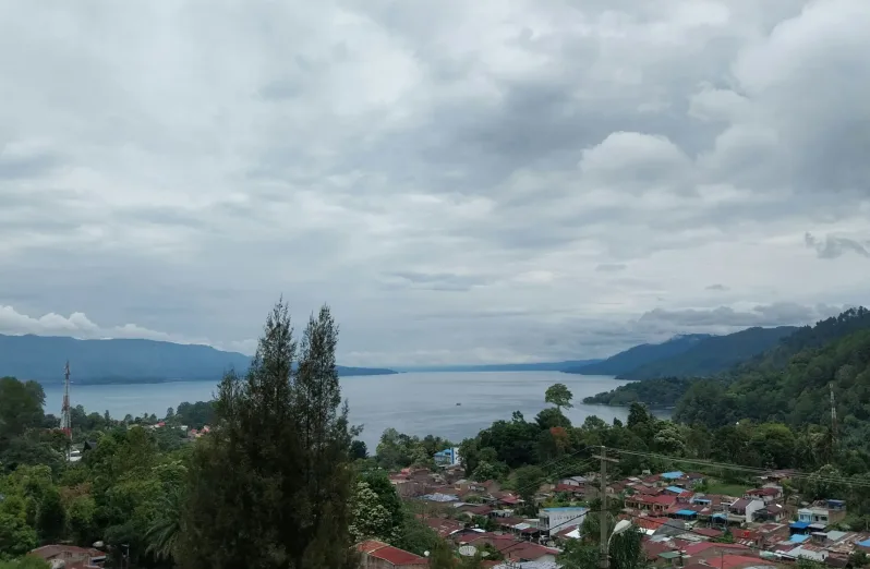 things to do in parapat