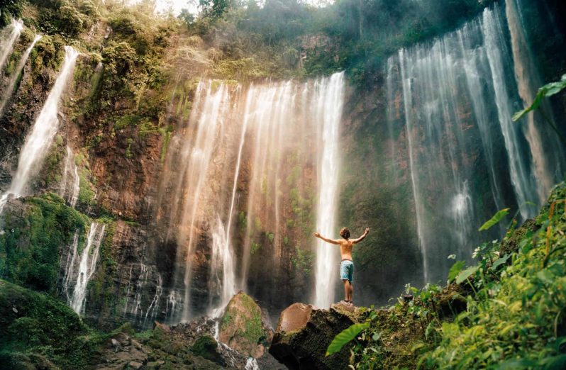tumpak-sewu-best-waterfall-indonesia-java-foot