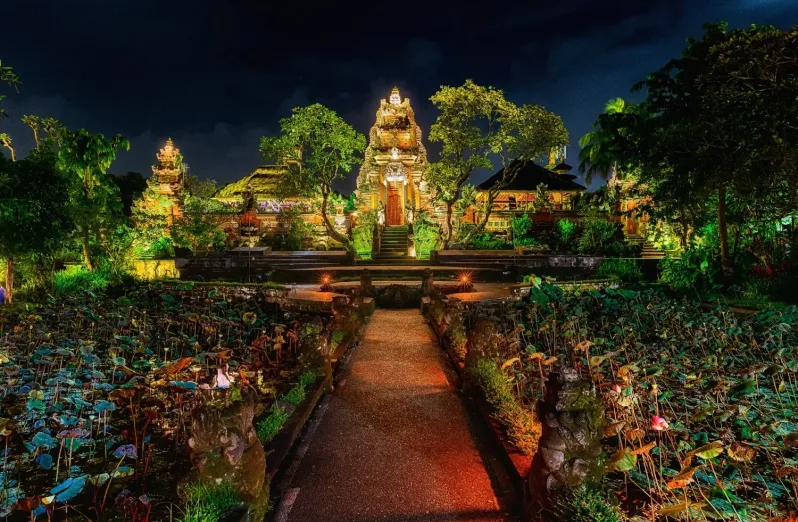 ubud museum, art gallery bali - Pura Taman Kemuda Saraswati