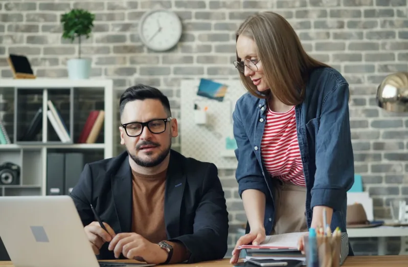 pacaran dengan teman kantor