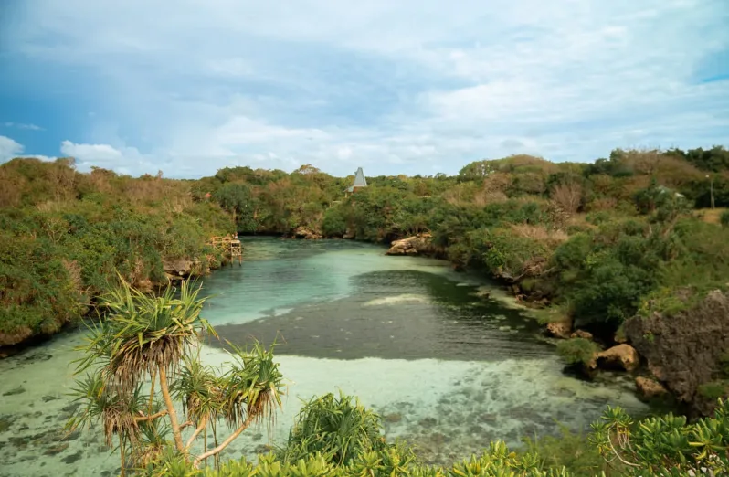 waikuri lagoon, patung yesus gollu potto sumba