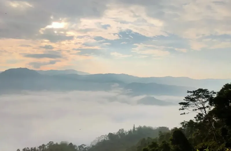 wisata negeri di atas awan lebak banten viral karena medsos