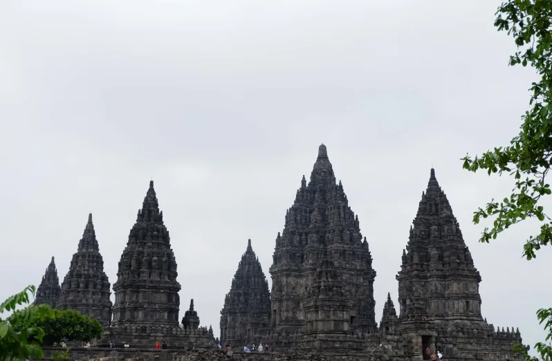 wisata sejarah berkunjung ke candi prambanan